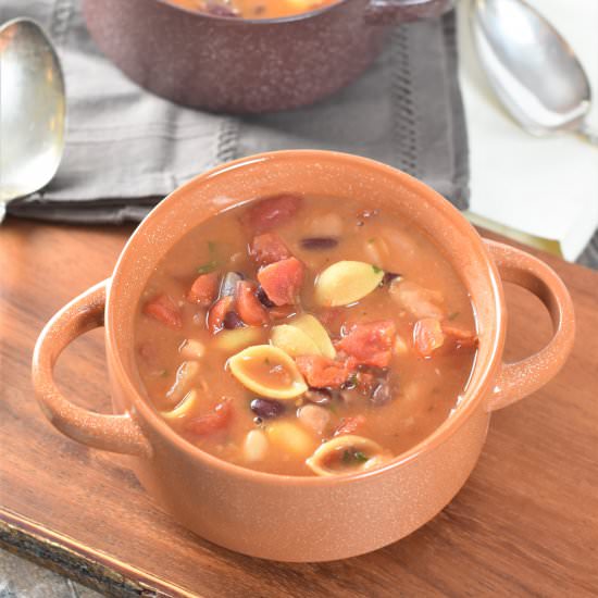 Vegan Pasta e Fagioli Soup