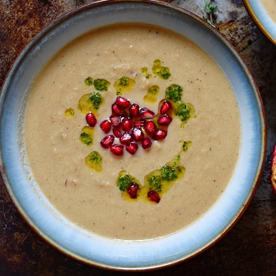 Roasted Garlic & Cauliflower Soup