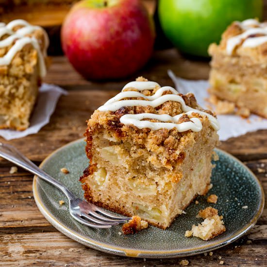 Apple Crumble Cake