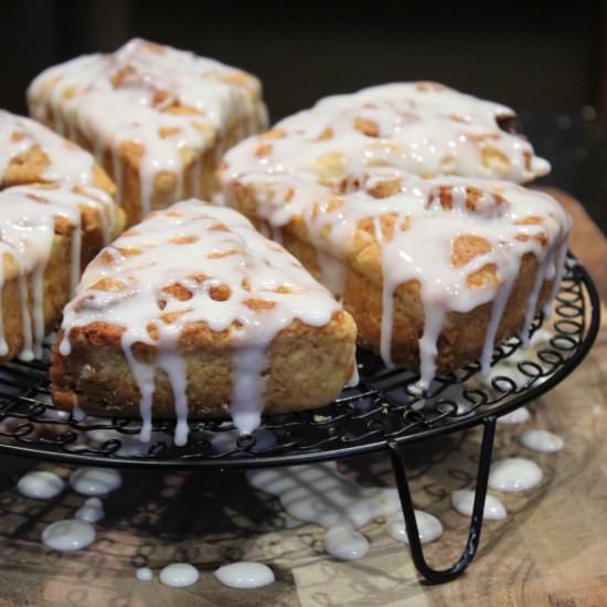 Cinnamon roll scones