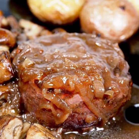 Homemade Onion Gravy with Red Wine