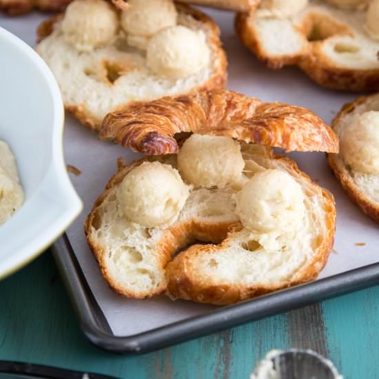 Macadamia coconut croissant