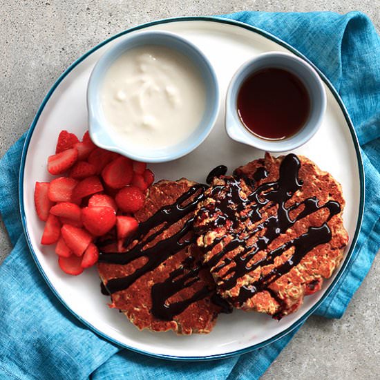 STRAWBERRY OATMEAL PANCAKES
