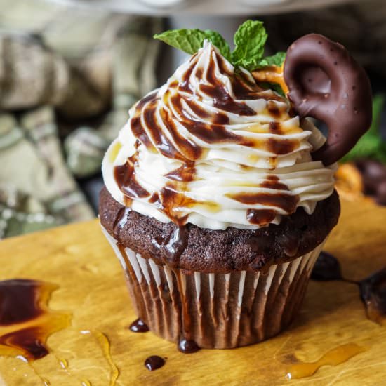 Chocolate Pretzel Cupcake