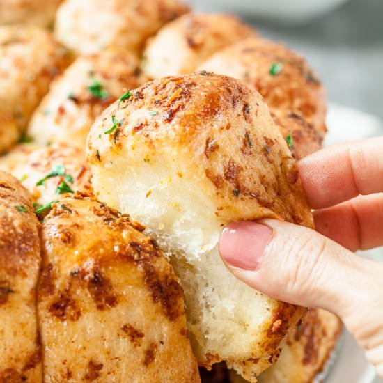 garlic parmesan pull apart bread