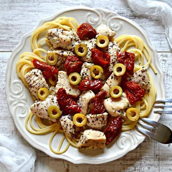 Chicken spaghetti with dried tomato