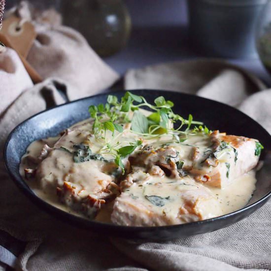 Creamy salmon with sun-dried tomato