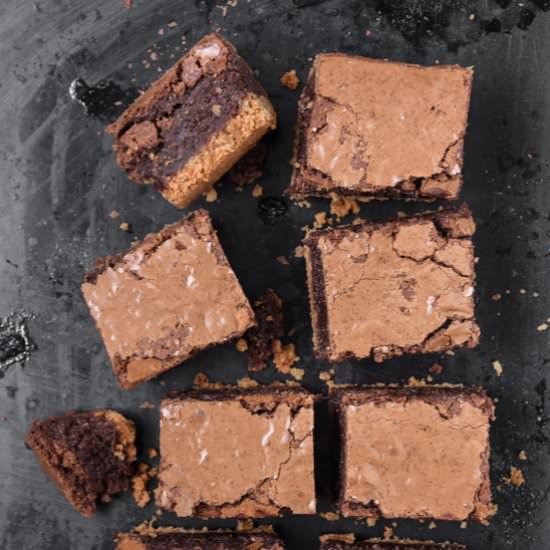 Brownie with cookies