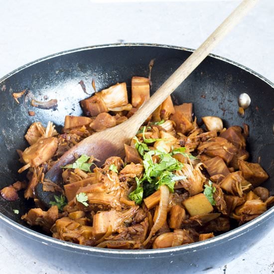 Smoky pulled jackfruit tacos