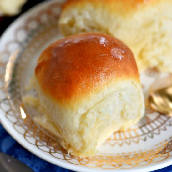 The BEST Dinner Rolls