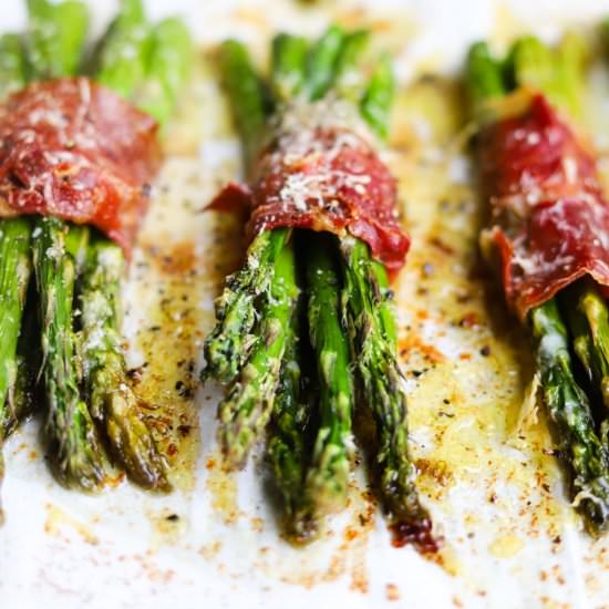 Cheesy Prosciutto Wrapped Asparagus