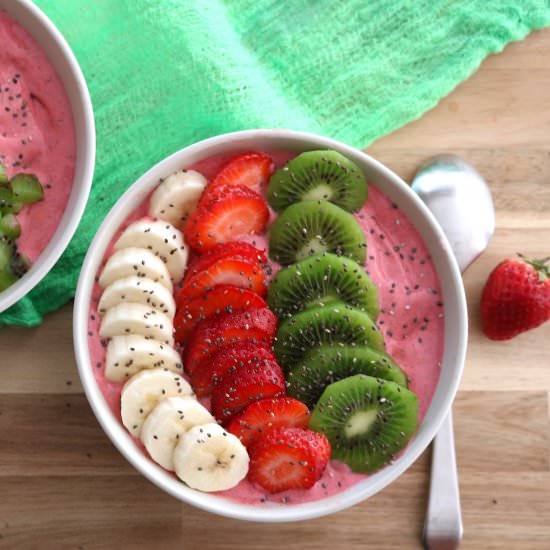 Strawberry Banana Smoothie Bowl