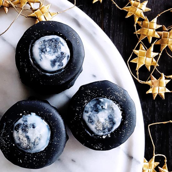 Full Moon Chocolate Layer Cakes