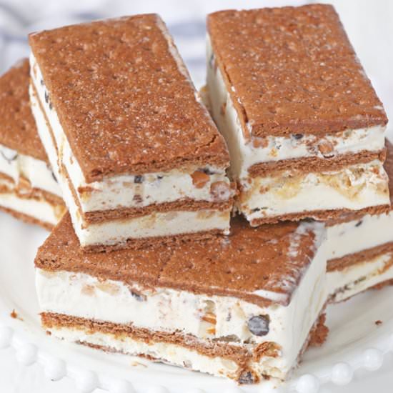 GRAHAM ICE CREAM SANDWICH