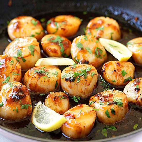 Honey Sriracha Scallops