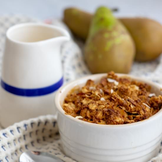 OATY PEAR & GINGER CRUMBLE