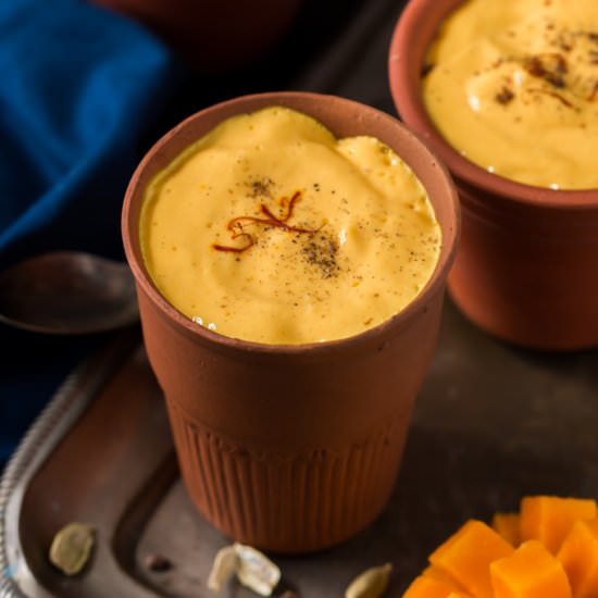 Mango Lassi (Mango Yogurt Drink)