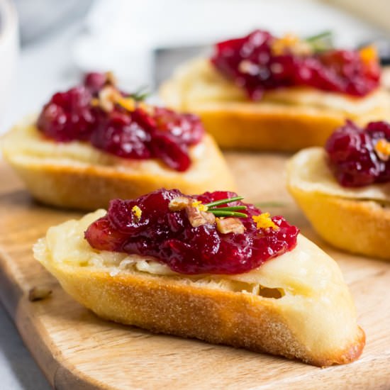 Brie Crostini and Cranberry Chutney