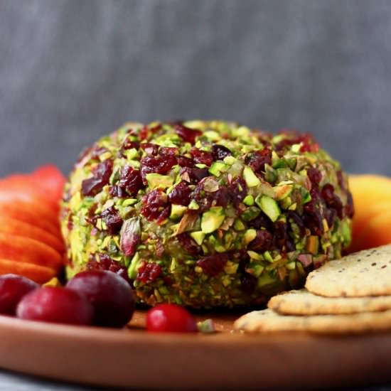 Vegan Cashew Cheese Ball