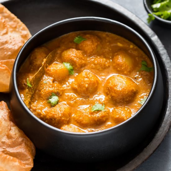 Dum Aloo (Slow Cooked Potato Curry)