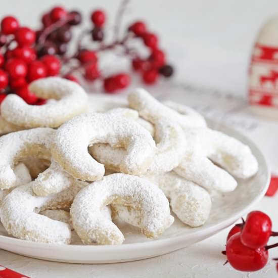 German Vanilla Crescent Cookies
