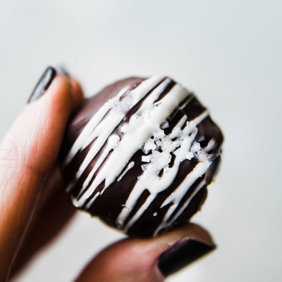 No bake chocolate cookie truffles