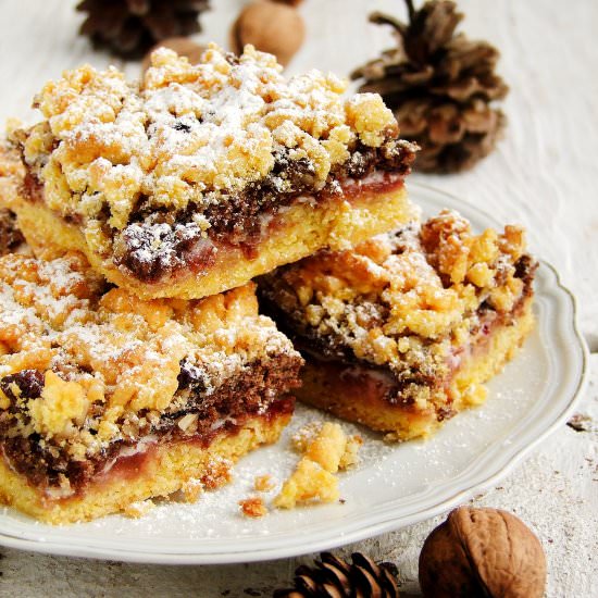 crumble with walnuts