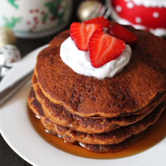 Fluffy Vegan Gingerbread Pancakes
