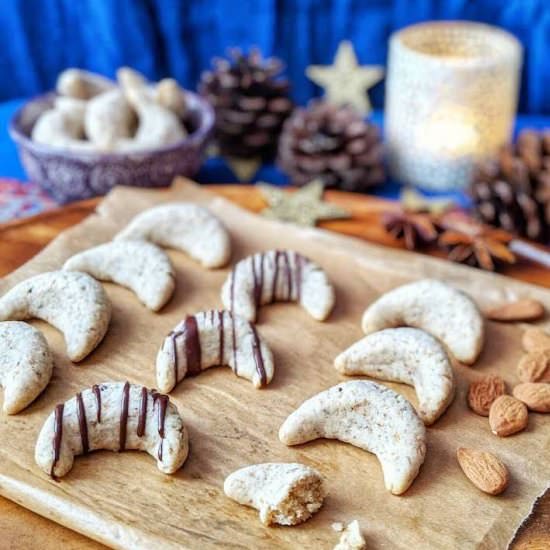 Vegan Almond Moon Cookies