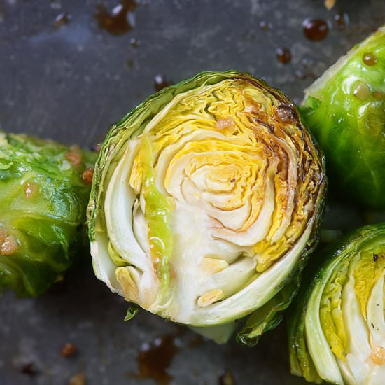 BALSAMIC ROASTED BRUSSELS SPROUTS