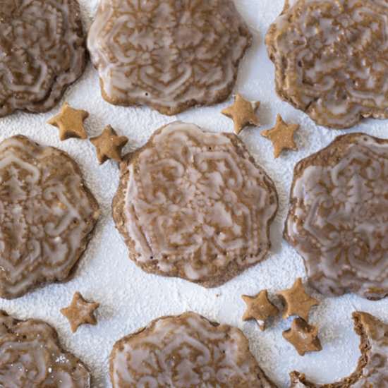 Soft Vegan Gingerbread Cookies