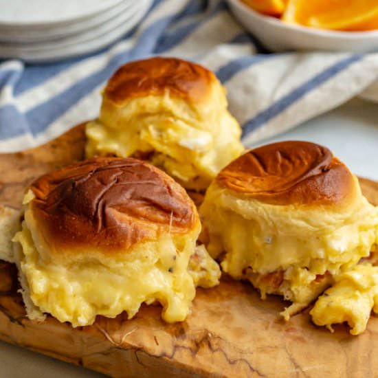 Cheesy baked breakfast sliders