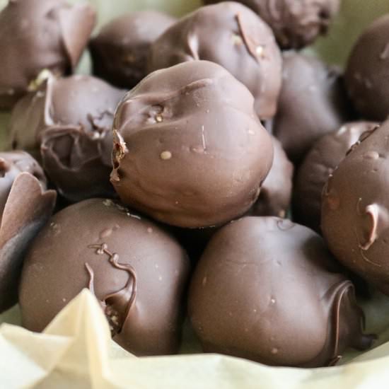 Easy No Bake Chocolate Energy Bites