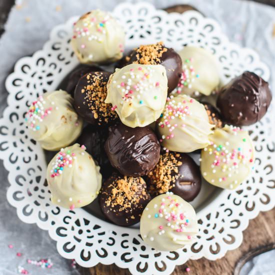 COOKIES AND CREAM CHEESE TRUFFLES