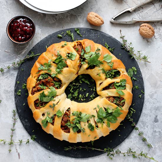 Pumpkin-Walnut Stuffed Pizza Wreath