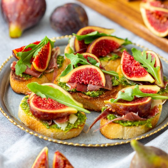 prosciutto fig crostini