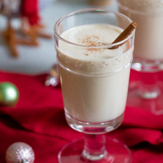 CREAMY HOMEMADE VEGAN EGGNOG