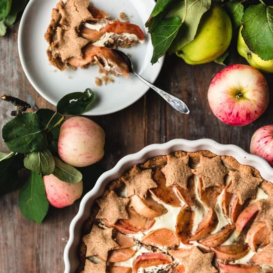 Vegan Gingerbread Apple Pie