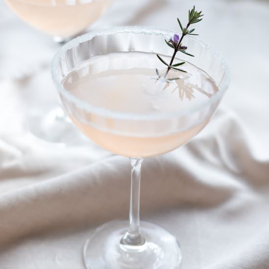 Rosé &Grapefruit sparkling cocktail