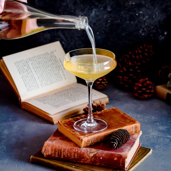 Gin Prosecco Cocktail with Chamomile