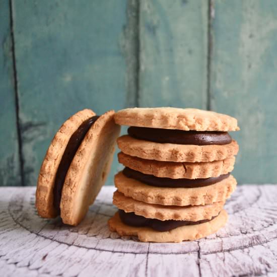 Choc Vanilla Sandwich Cookies