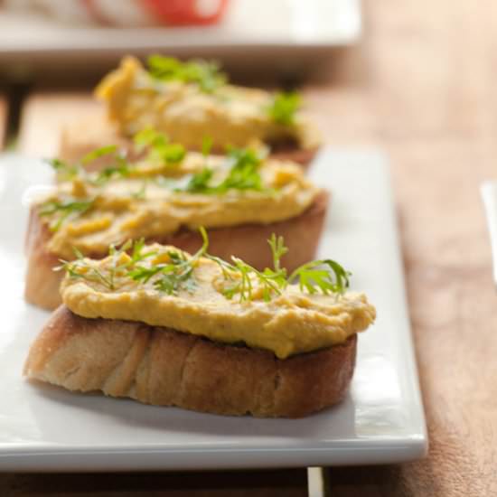 Spicy Avocado Crostini