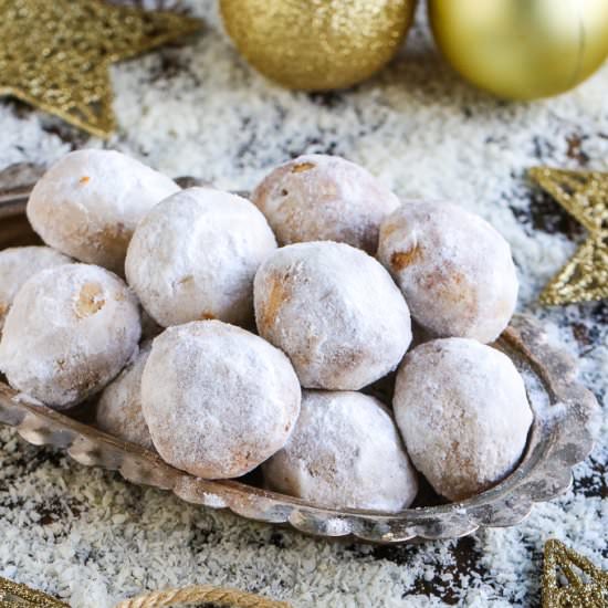 7-Ingredient Vegan Almond Balls