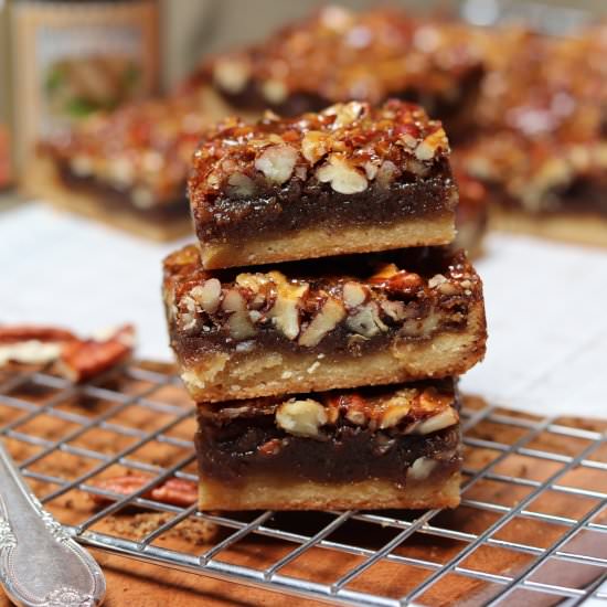 Maple Pecan Shortbread Bars
