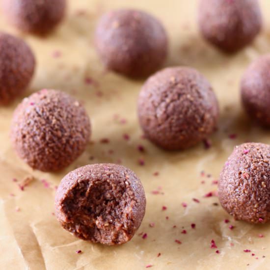 Raw Vegan Brownie Bites