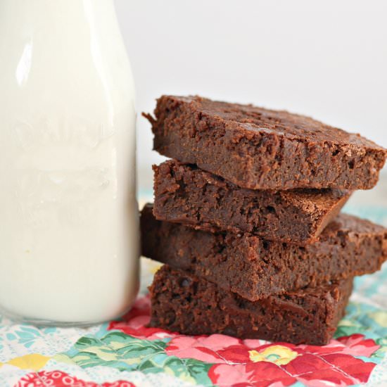 BROWNIES MADE WITH GREEK YOGURT