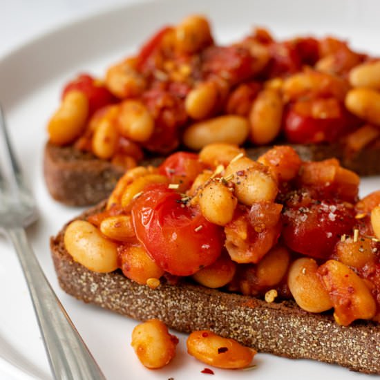 healthy baked beans on toast