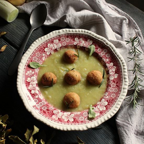 Cream of leeks with chickpea balls