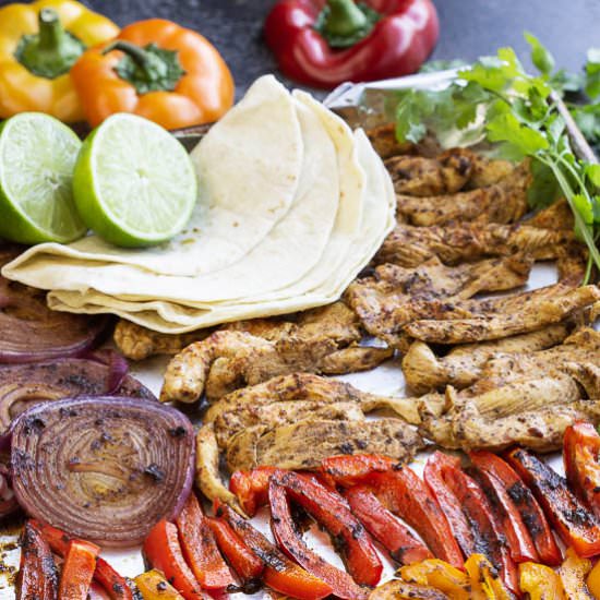 20 Min Chili Lime SheetPan Fajitas