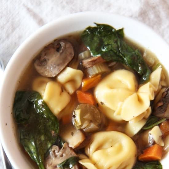 Simple Slow Cooker Tortellini Soup